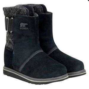 Sorel Rylee Waterproof Boots— worn twice 🌧☔️